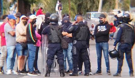 Detienen a 10 Normalistas en Esta Capital