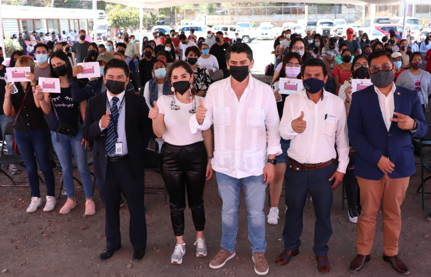 Reciben 200 Estudiantes Foráneos Tarjetas Para Descuento en Transporte