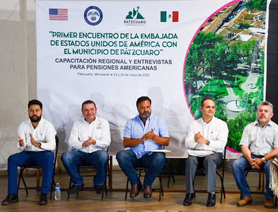 Asesora Embajada de EU Desde Pátzcuaro Sobre Pensiones Para Michoacanos