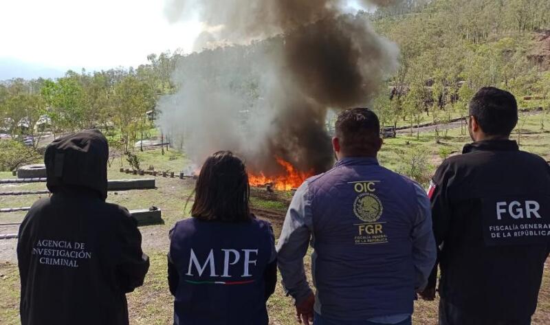 FGR Y SEDENA Incineran más de Tonelada y Media de Drogra en Michoacán