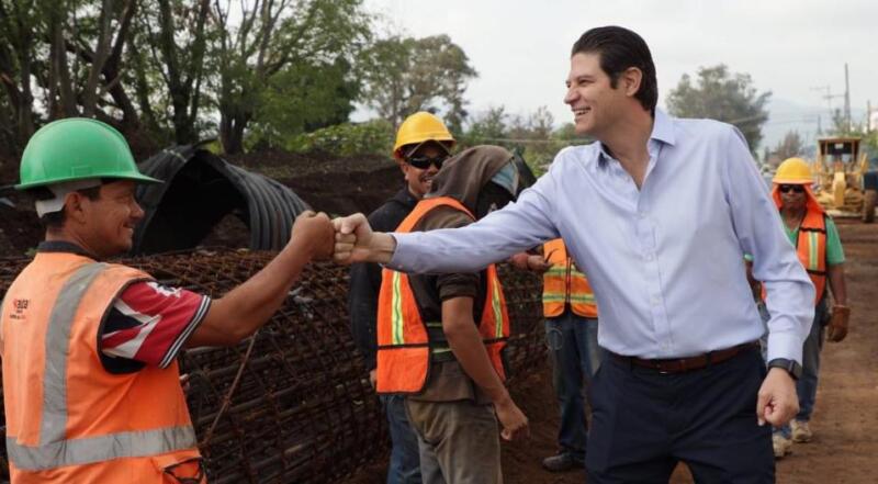 Supervisa Alfonso Martínez Construcción de Distribuidor Vial en Siervo de la Nación