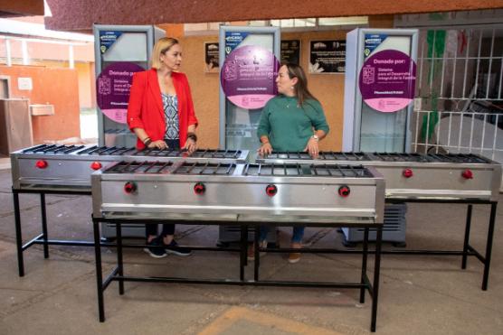 Entrega DIF Apoyos Para Albergues de la SEE