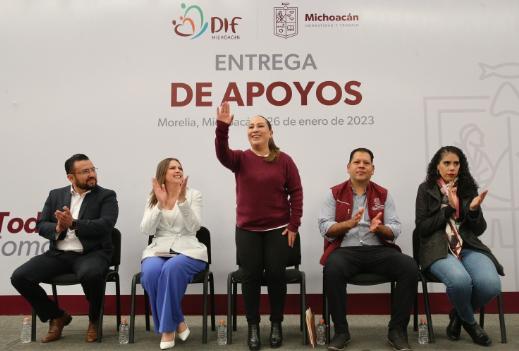 DIF Entrega Apoyos a Municipios por el Orden de los 14 mdp
