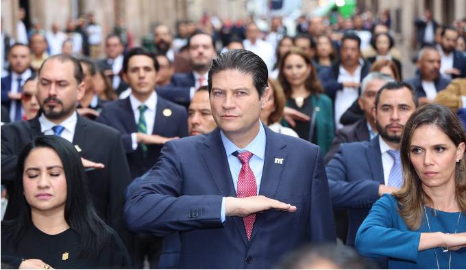 Alfonso Martínez Encabeza Colocación del Programa de Fiestas Patrias en Bando Solemne