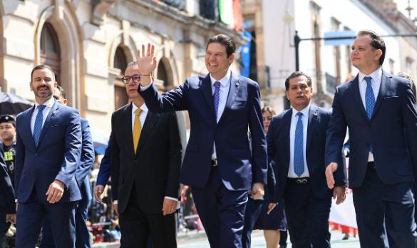 Con Desfile Cívico Militar Honran a Don José María Morelos y Pavón