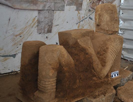 Encuentran Escultura Prehispánica de Chac Mool en Excavación del Mercado de Pátzcuaro