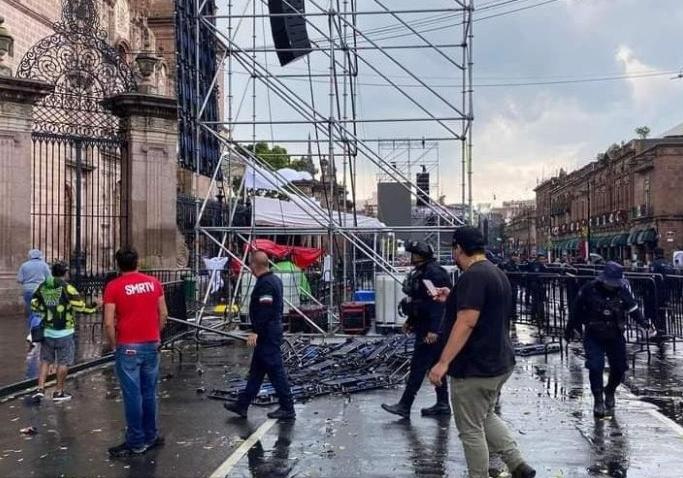 Vientos y Lluvia Derriban Pantalla Gigante del Escenario de Julión en la Madero