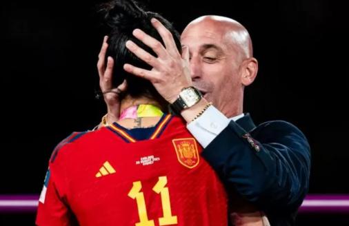 Denuncia Jenni Hermoso a Luis Rubiales por el Beso en la Boca