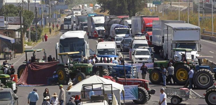 Bloqueos de Transportistas y Campesinos en Once Estados