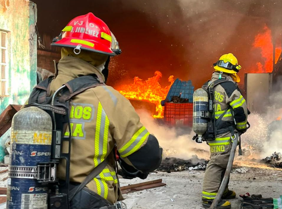 Controlan Incendio en Fábrica de Estopas en Morelia