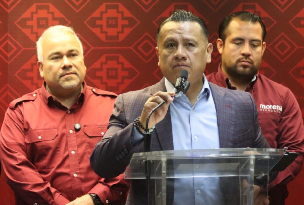 Carlos Torres sin Definir su Futuro en la FGE y Buscará la Unidad en Morena